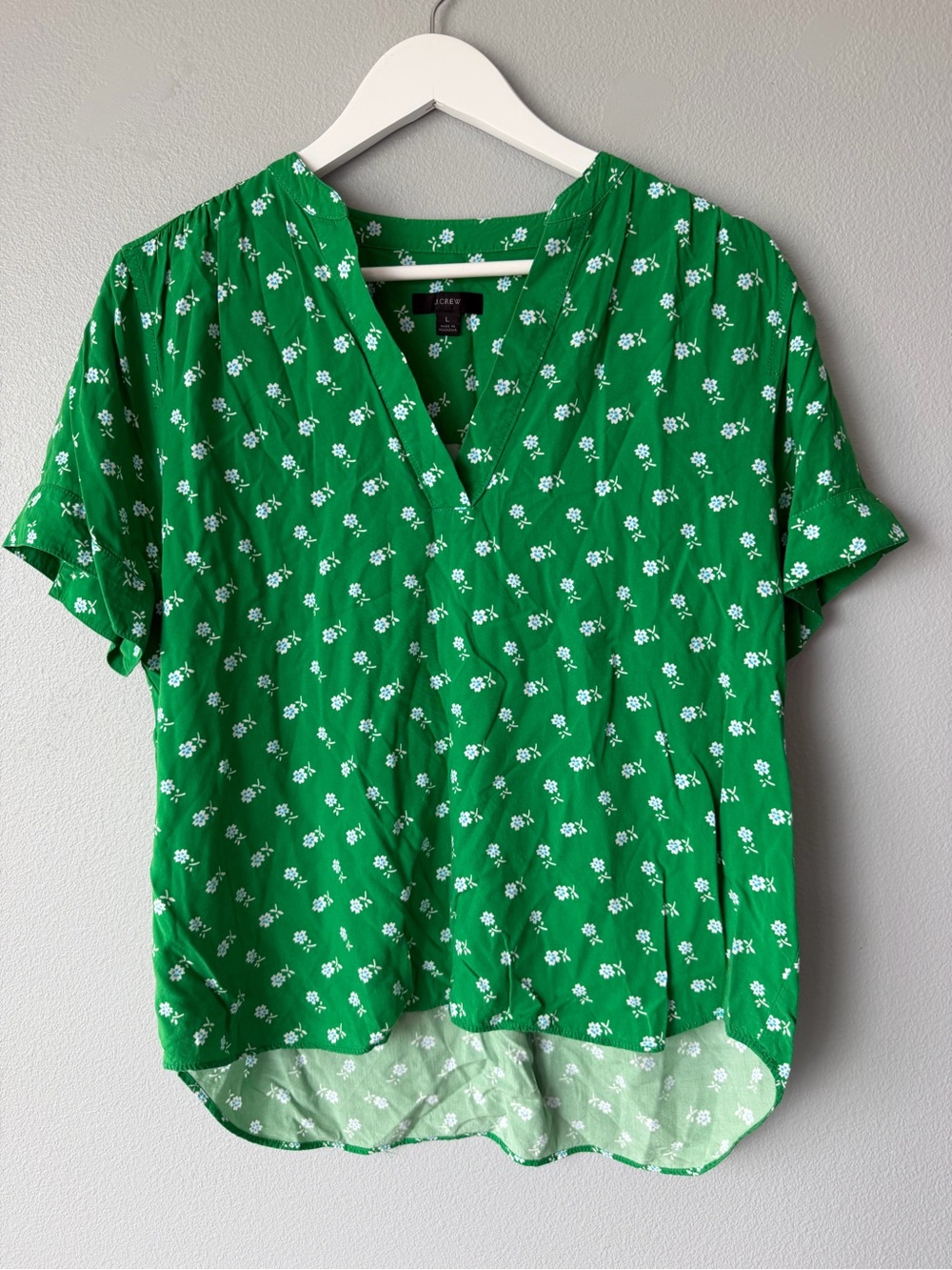 J Crew green white blue floral v-neck short sleeve blouse Women’s sz L
